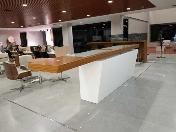 東風(fēng)日產(chǎn)接待區(qū)辦公家具布局 東風(fēng)日產(chǎn)接待區(qū)辦公家具布局